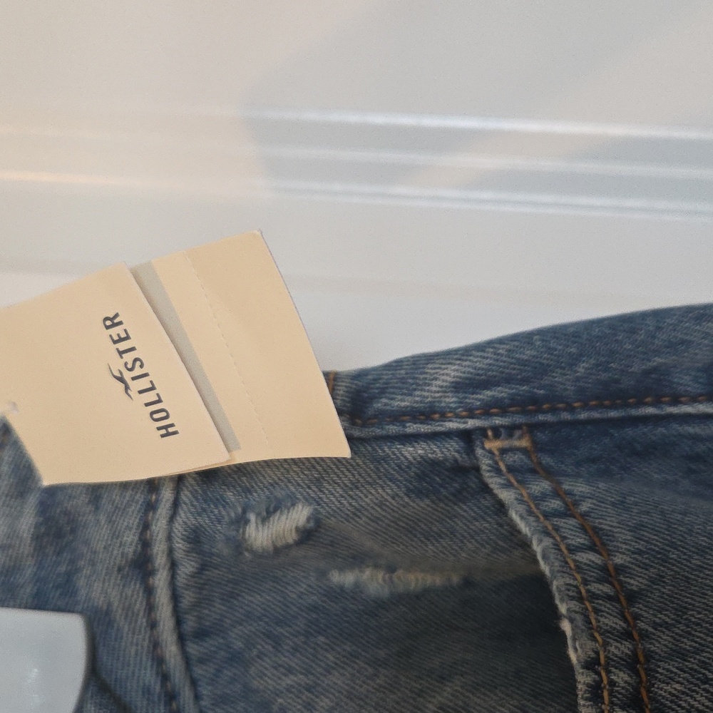 Hollister Women's Denim Ultra High Rise Baggy Jeans - Picture 2 of 7